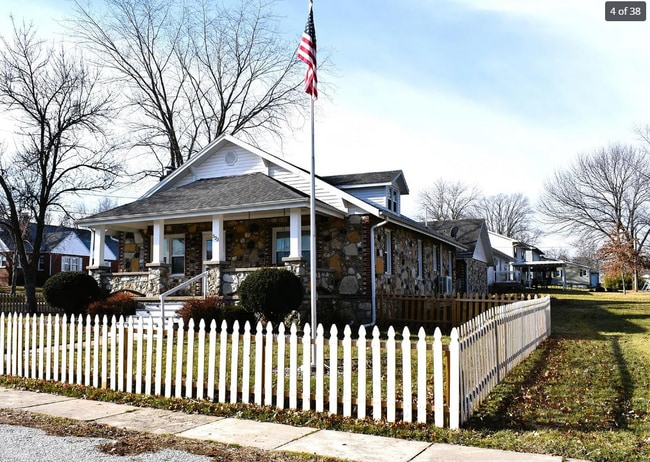 Building Photo - 523 S Washington St