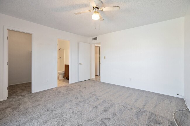 Building Photo - 2104 E Cornell Dr