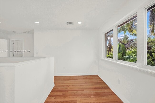 Building Photo - 527 SW 20th Rd