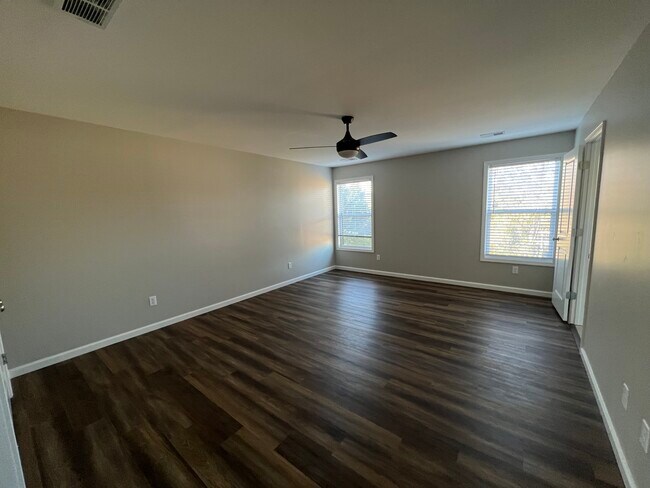 Building Photo - 3909 Sweetspire Dr