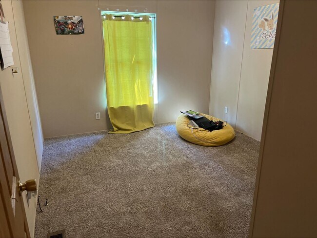 Building Photo - 3bed/2ba Single Family Home