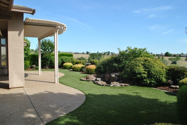 Building Photo - Gorgeous Upgraded Sun City Lincoln Hills Home