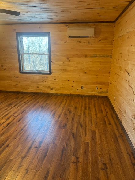 Building Photo - 657 Maine Ave