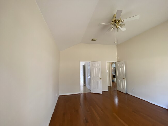 Building Photo - 16534 Wheatfield Dr