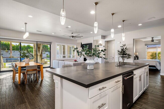 Building Photo - 74425 Zeppelin Dr