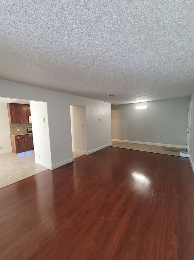 Building Photo - Charming 2-Bed, 1.5-Bath Concord Condo wit...