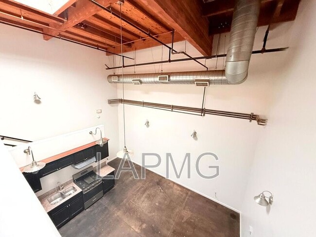 Building Photo - 1734 N Main St