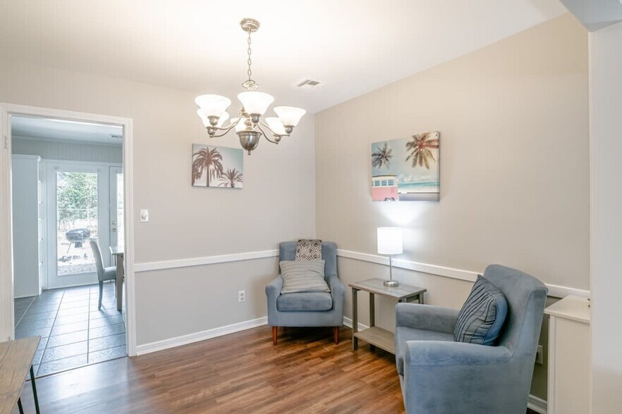 Building Photo - 850 Forestwood Dr