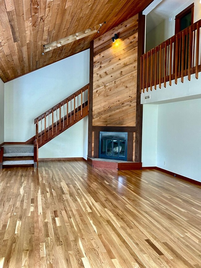 Building Photo - Bainbridge Island charmer ....delightfully...