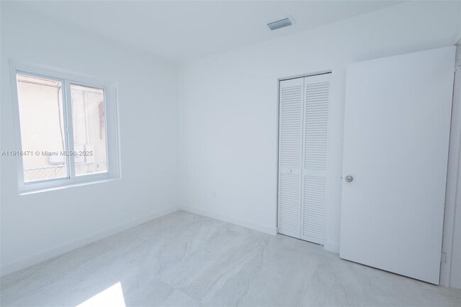 Building Photo - 2675 SW 24th Ter