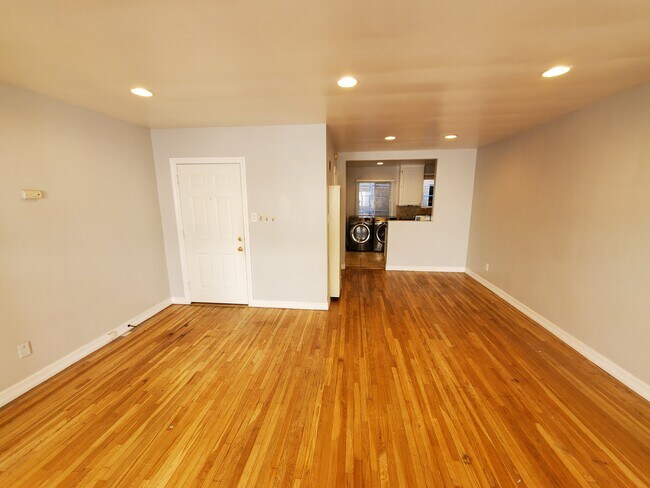 Building Photo - 920 Westbourne Dr