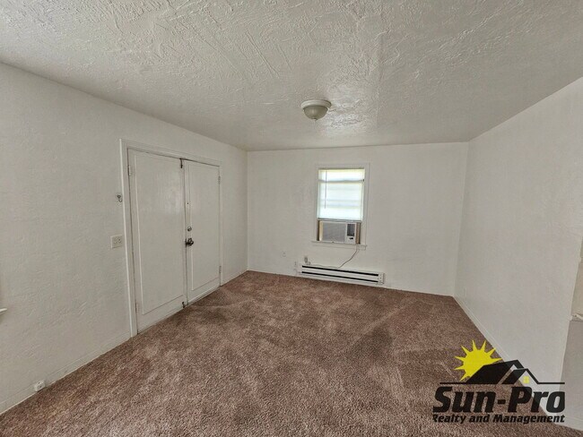 Building Photo - 628 Byron Ave