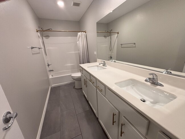 Building Photo - 290 Quail Finch Dr