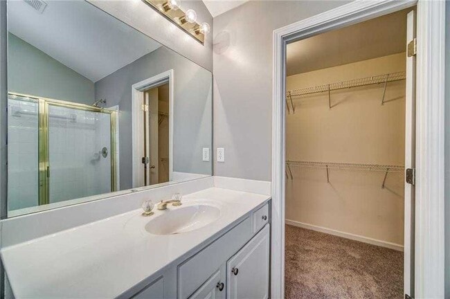 Building Photo - 716 Parkside Dr