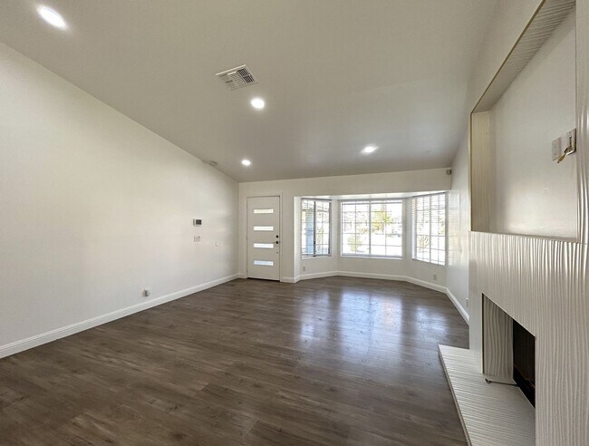 Building Photo - AVAILABLE NOW! GORGEOUS 3 Bedroom 2 Bathroom Cathedral City POOL HOME WITH SOLAR!