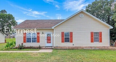 Building Photo - Spacious Home with Off-Street Parking and Yard / 3 Bed, 2 Bath / Pet-friendly / Coming Soon!