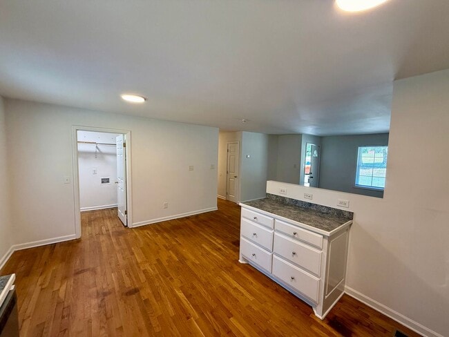 Building Photo - 218 Hickory Forest Rd