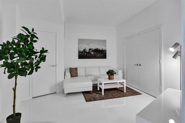 Building Photo - 851 NE 1st Ave