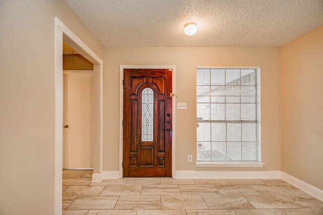 Building Photo - Spacious one story home on a corner lot!
