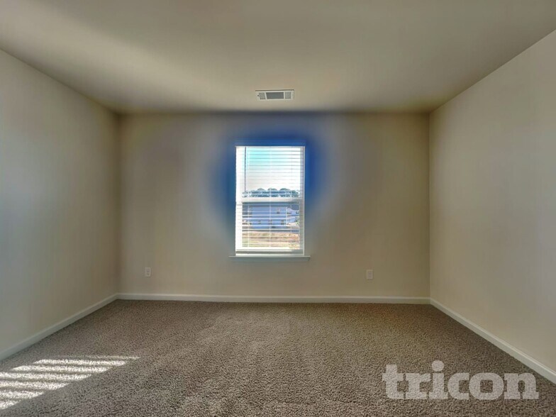 Building Photo - 126 Avondale Blvd SE