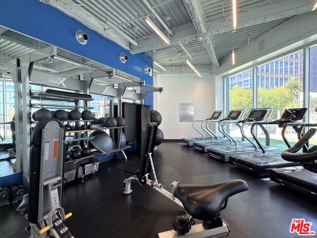 Building Photo - 901 Flower St