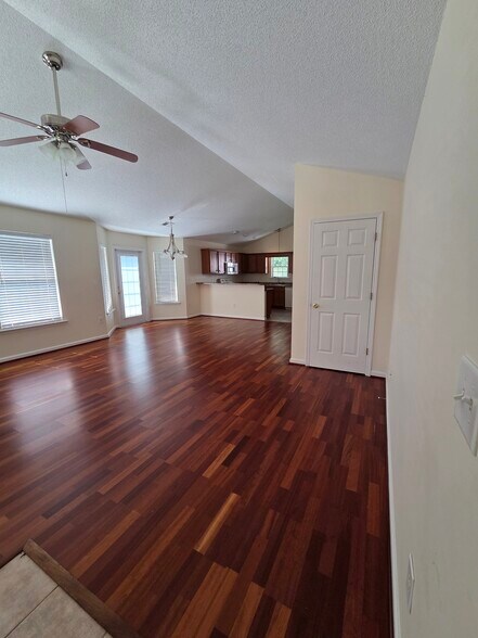 Building Photo - 593 Calypso Dr