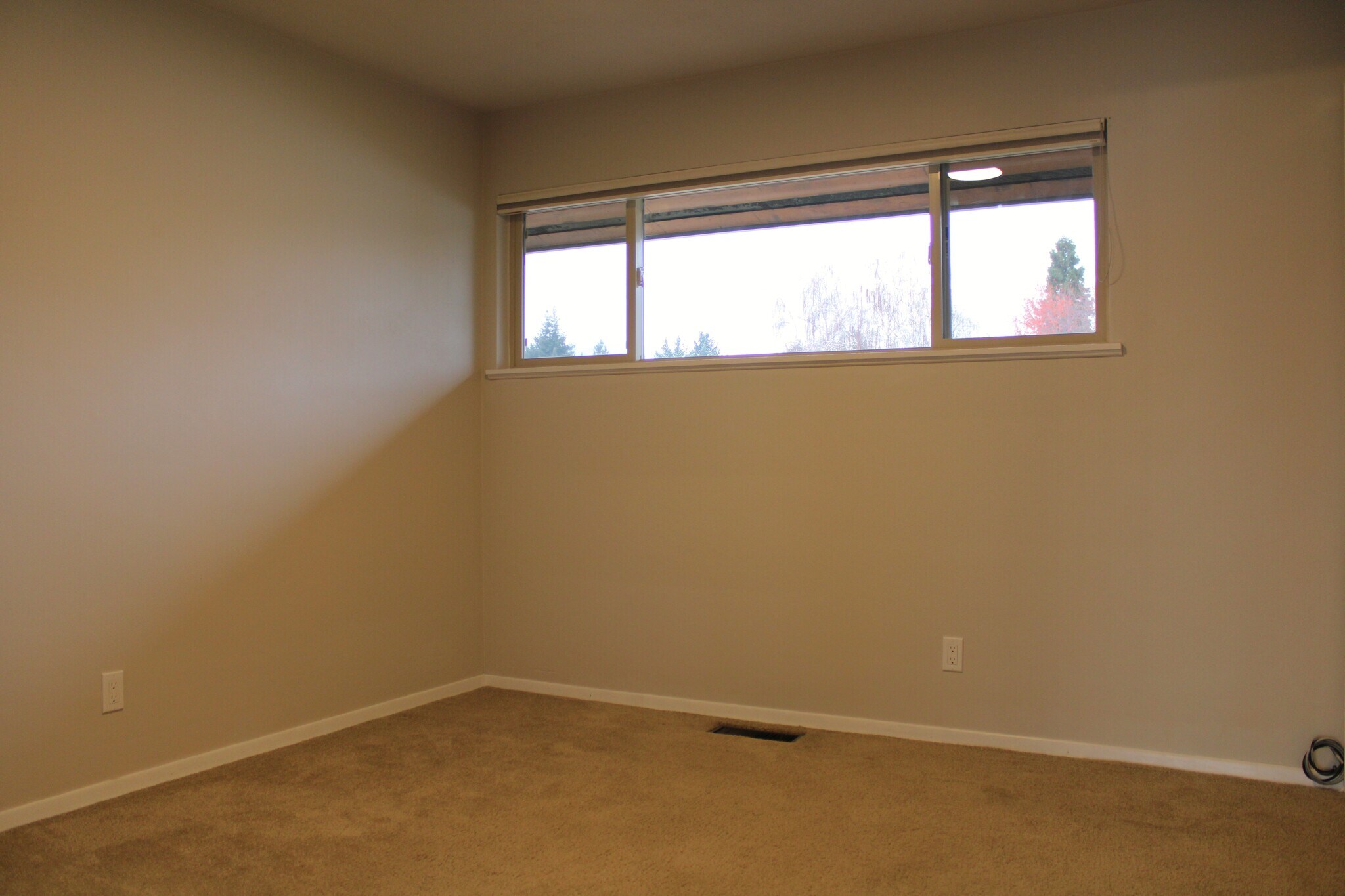 Building Photo - 2733 Debord Dr