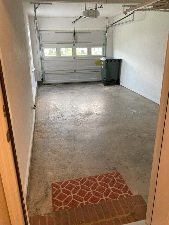 Building Photo - 301 Flagstone Dr