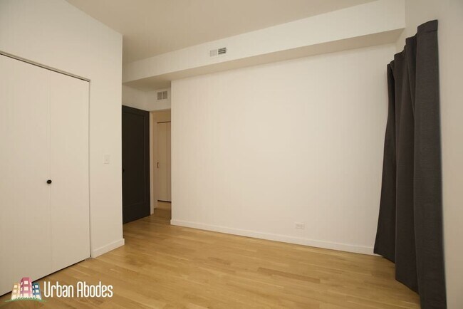 Building Photo - 908 N California Ave