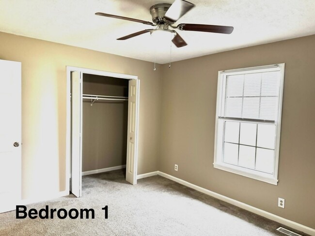 Building Photo - MOVE IN READY!