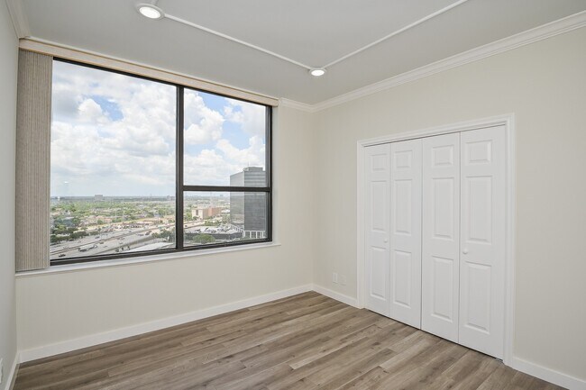 Building Photo - 15 Greenway Plz