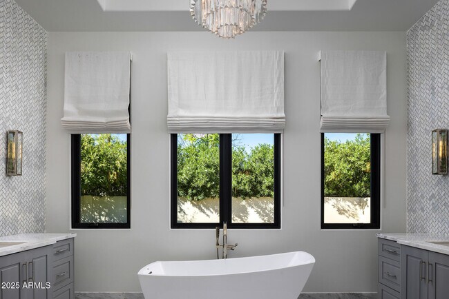 Building Photo - 7730 N Mockingbird Ln