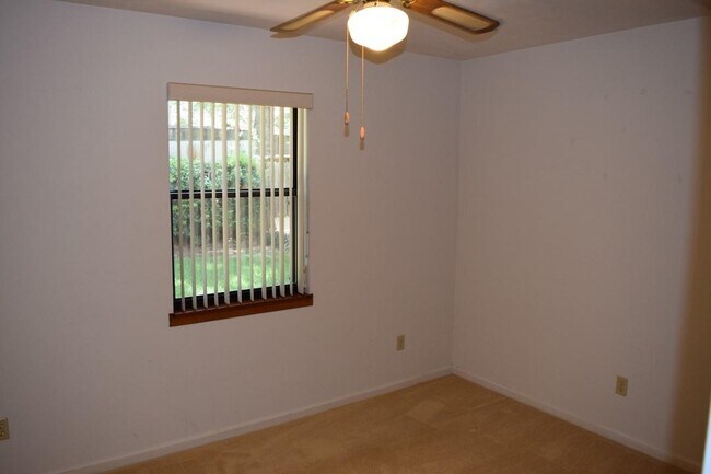 Building Photo - 333 Gawain Ct