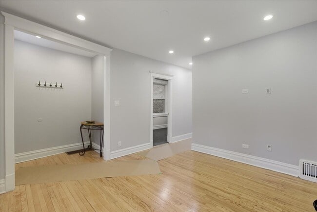 Building Photo - 2708 N Richmond St