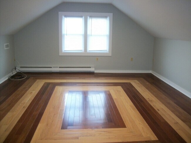 Building Photo - 125 Gorham St