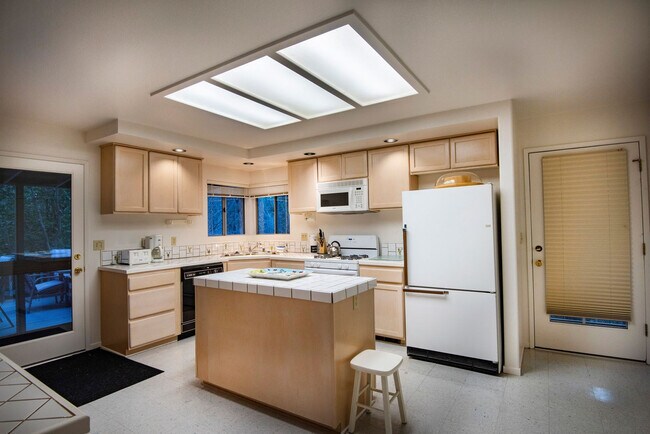 Building Photo - 8040 Sugarpine Pl
