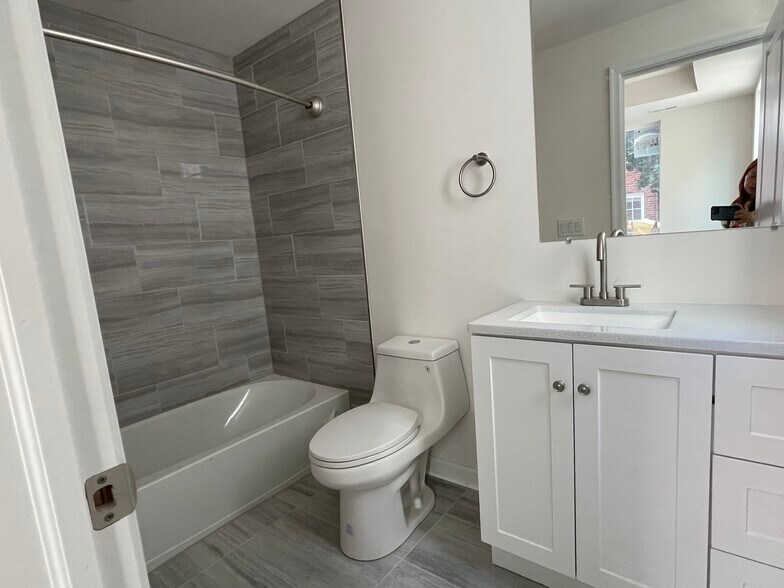 Building Photo - 1325 Rodman St