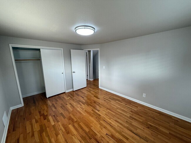 Building Photo - 1330-1334 SW 8th Ave Triplex/crema102-626