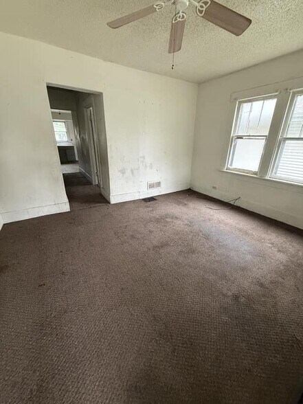 Building Photo - 1303 E Whitmer St