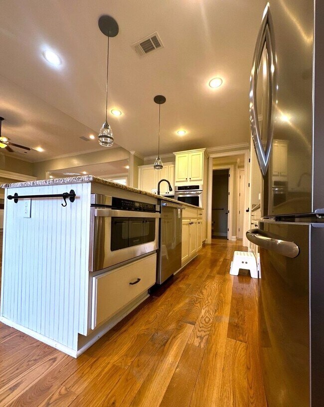 Building Photo - 5 Bedroom /4 Bath House in LAKELAND!!!