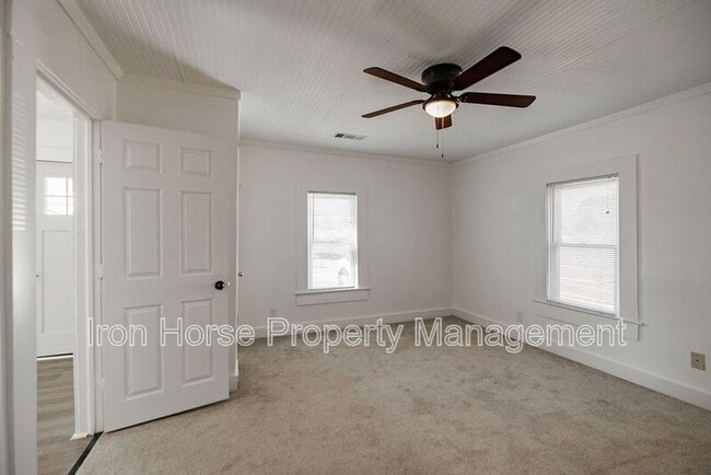 Building Photo - 2084 Broad St