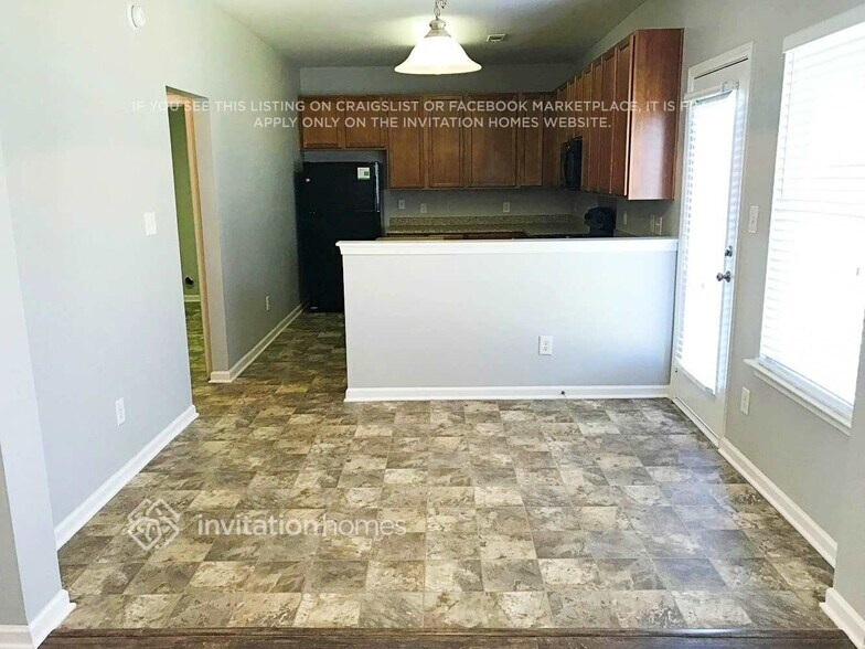 Building Photo - 717 Perth Dr