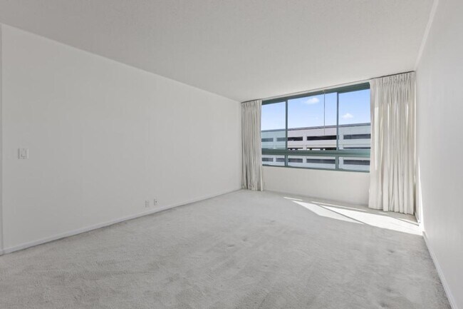 Building Photo - 1341 Kapiolani Blvd