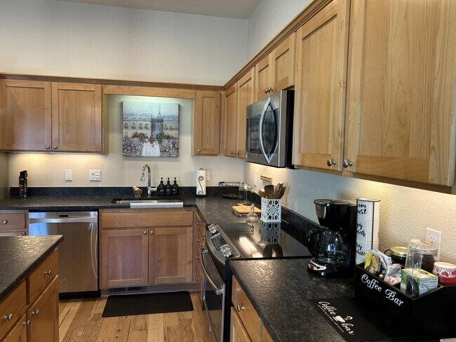 Building Photo - 237 Dunthorpe Dr
