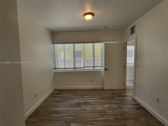 Building Photo - 557 Michigan Ave