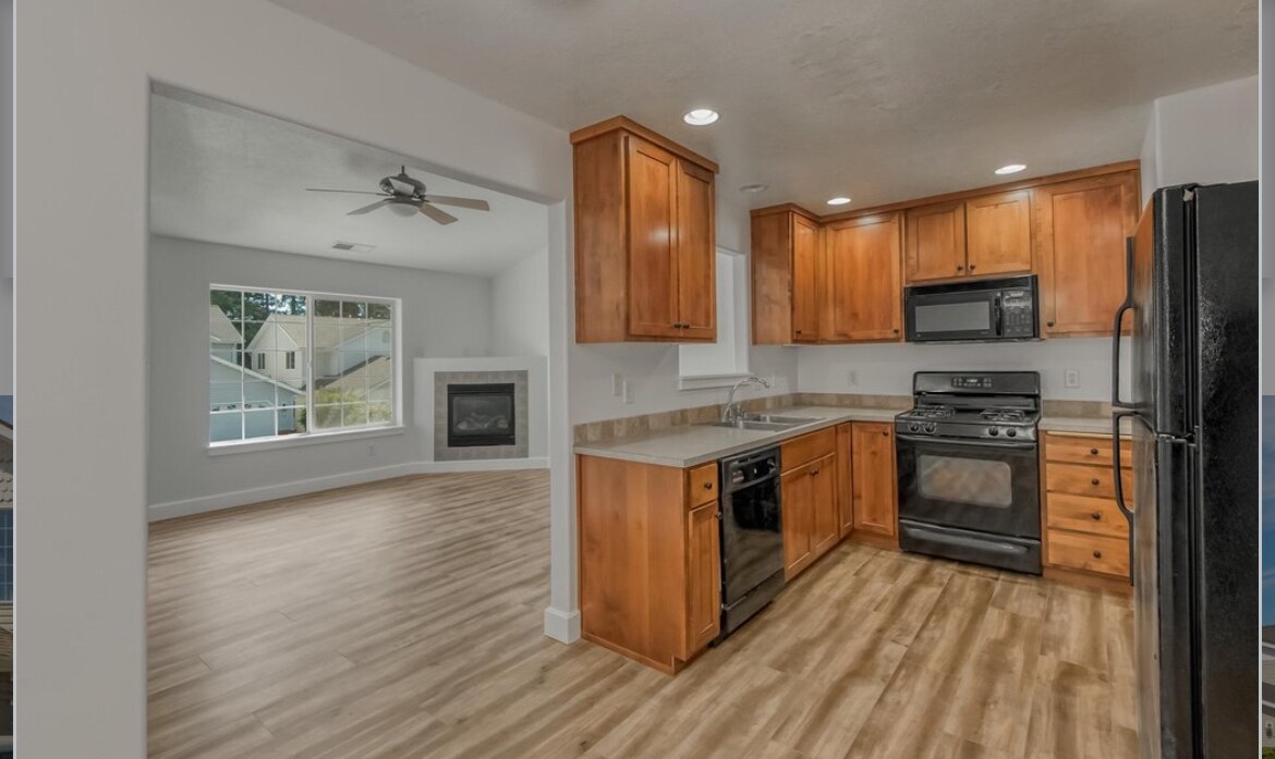 Building Photo - 138 Weldwood Dr