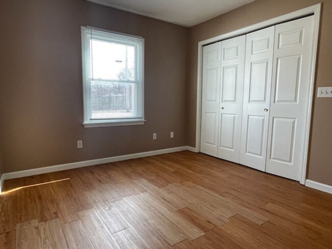Building Photo - Pun-believable Deal: Stunning 3 Bed/1 Bath...