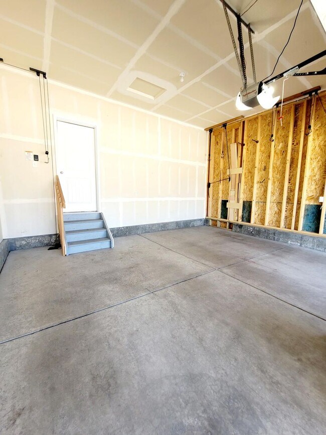 Building Photo - 7376 Peachleaf Dr