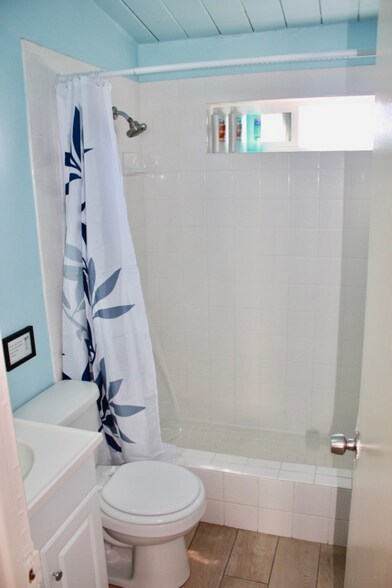 Building Photo - 3477 Del Rey St