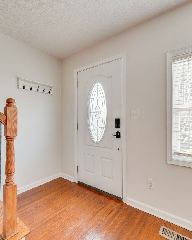 Building Photo - Now Available | 2 Bedroom 2.5 Bath | Bristol, TN